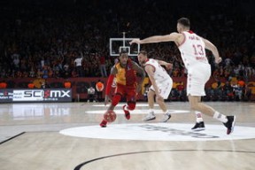 拜仁观众热烈欢呼！西亚卡姆迎来五赛季出色发挥赢得满堂喝彩