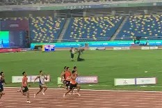 包含苏炳添赛点兑现，俄克拉荷马城雷霆淘汰费城76人晋级四强，主帅激动落泪的词条